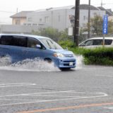 車の冠水、浸水は「感電事故・車両火災」の危険あり？災害対応や保険について解説！
